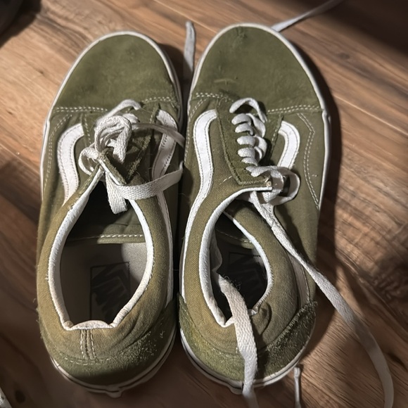 Green vans - Picture 4 of 5